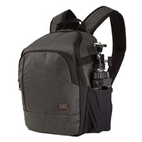 Case Logic batoh Era CEBP104 pro fotoaparát s objektivem a tablet 10,5", tmavě šedá