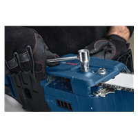 Bosch GKE 18V-40 řetězová pila, rychlost řetězu 12.40 m/s, BITURBO, kryt řetězu, 40cm lišta