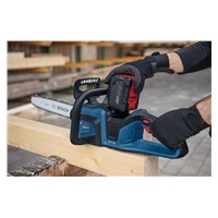 Bosch GKE 18V-40 řetězová pila, rychlost řetězu 12.40 m/s, BITURBO, kryt řetězu, 40cm lišta