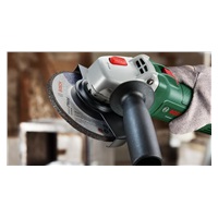 Bosch UniversalGrind 750-115 úhlová bruska, 750 W, 12.000 ot/min, aretace vřetena, ochranný kryt