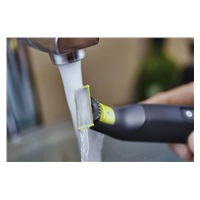 Philips OneBlade Pro 360 QP6542/15 zastřihovač, voděodolný, 3 nástavce, akumulátorový provoz