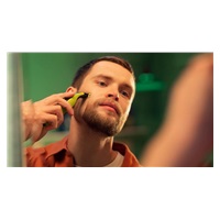 Philips OneBlade QP2724/10 zastřihávač na tvář, USB nabíjení, 3 hřebeny, vodotěsný