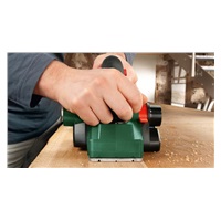 Bosch PHO 2000 hoblík, šířka 82 mm, aretace proti zapnutí, ochranná botka, oboustranné vyhazování hoblin