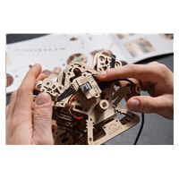 Ugears 3D dřevěné mechanické puzzle Motor V8