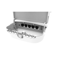 MikroTik RouterBOARD OmniTik 5 ac PoE, 720MHz CPU, 128MB RAM, PoE out,5x GLAN,5GHz Wi-Fi, 2x7.5dBi, 802.11a/n/ac, vč. L4